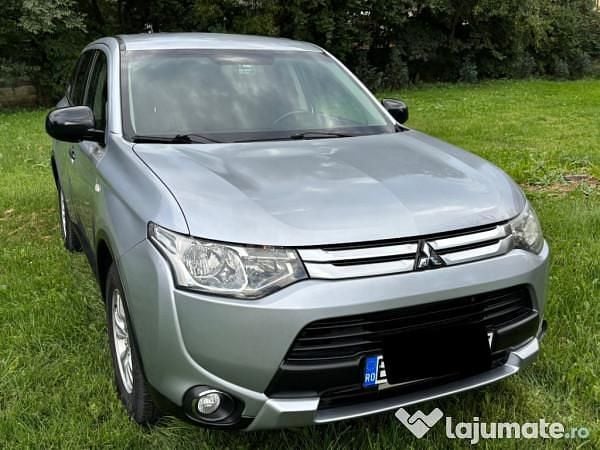 Culoareargint Utilizat 2015 Mitsubishi Outlander Invite SUV | 10.900 EUR (Puțin scump) - Imagine 1/4
