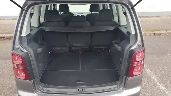 Second-hand VW Touran 105 CP (77 kW) 2009 Gri Monovolum