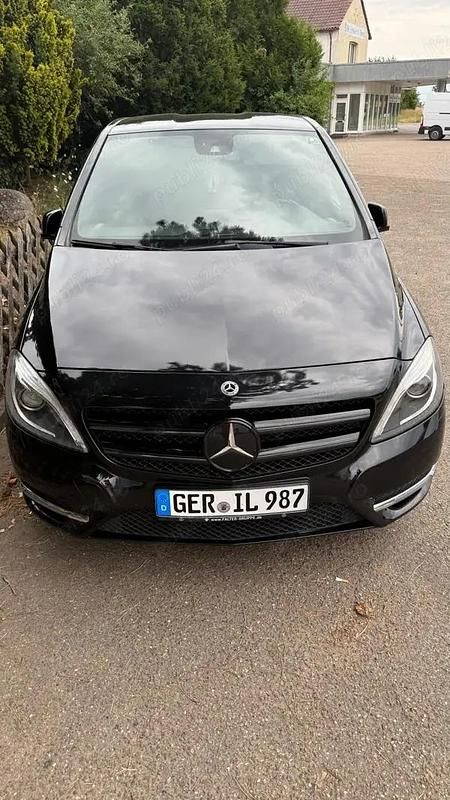 Negru Utilizat 2012 Mercedes B200 Monovolum | 8.500 EUR (Scump) - Imagine 1/4