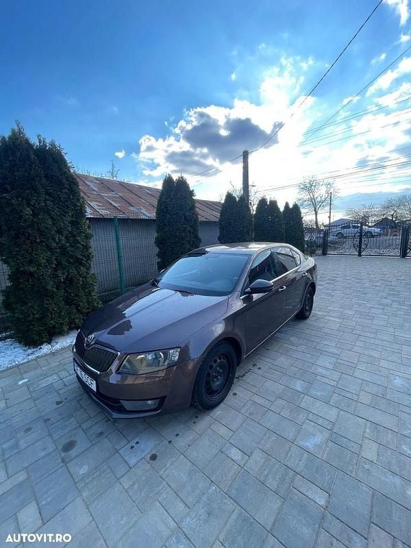 Second-hand Skoda Octavia Style 105 CP (77 kW) 2014 Culoaremaro Cabrio