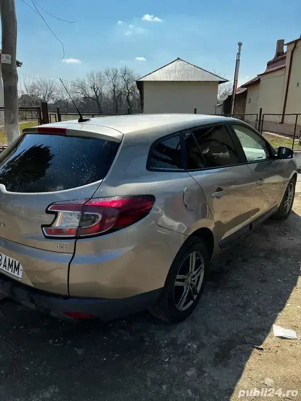 Utilizat 2009 Renault Mégane III Hatchback | 2.500 EUR (Preț OK) - Imagine 1/4