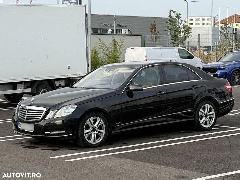 Culoarenegru Utilizat 2011 Mercedes E250 Berlinǎ | 9.490 EUR (Preț bun) - Imagine 1/4