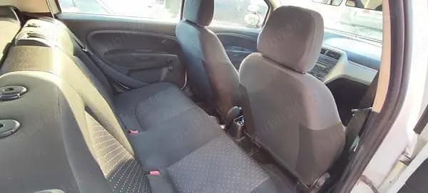 Second-hand Fiat Grande Punto 75 CP (55 kW) 2008 Alb Hatchback