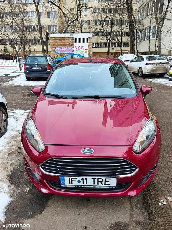 Second-hand Ford Fiesta 82 CP (60 kW) 2014 Culoarerosu Hatchback