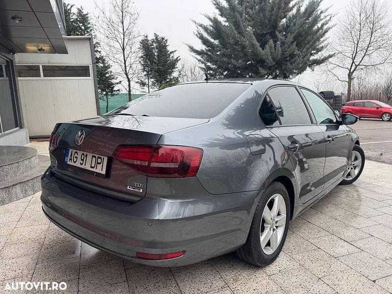 Second-hand VW Jetta Comfortline 110 CP (80 kW) 2017 Culoaregri Berlinǎ