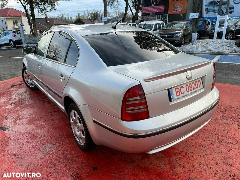Second-hand Skoda Superb 155 CP (114 kW) 2003 Argint Berlinǎ