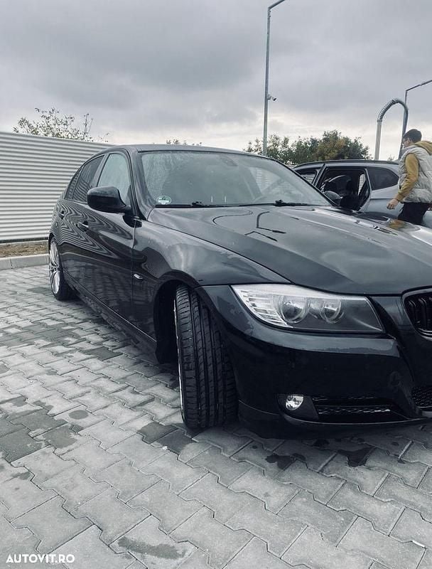 Second-hand BMW 318 Sport Line 143 CP (105 kW) 2009 Culoarenegru Berlinǎ