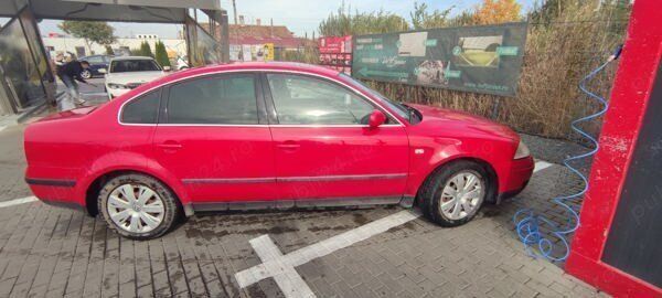 Rosu Utilizat 2002 VW Passat Berlinǎ | 1.700 EUR (Preț OK) - Imagine 1/4