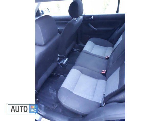 Second-hand VW Golf IV 101 CP (74 kW) 2004 Albastru marin Break