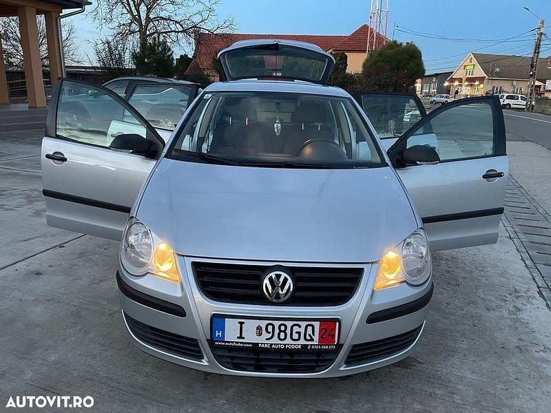 Gri Utilizat 2009 VW Polo Team Hatchback | 2.390 EUR (Preț OK) - Imagine 1/4