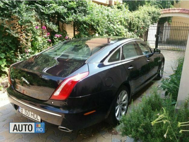 Second-hand Jaguar XJ 275 CP (202 kW) 2013 Albastru marin Berlinǎ