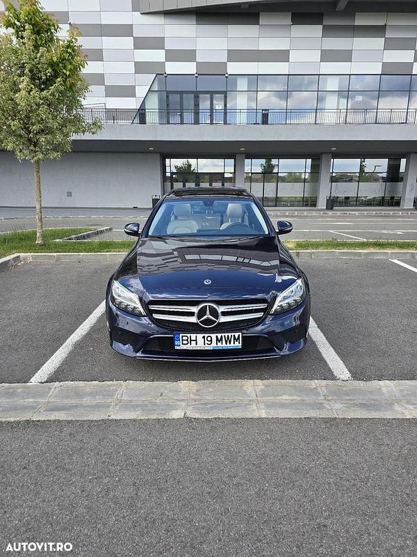 Culoarealbastru Utilizat 2020 Mercedes C220 Avantgarde Berlinǎ | 22.500 EUR (Preț bun) - Imagine 1/4