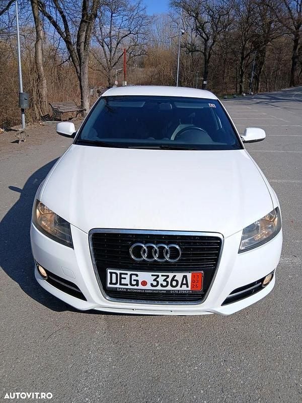 Second-hand Audi A3 S-Line 140 CP (102 kW) 2012 Culoarealb Hatchback