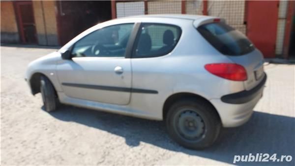 Second-hand Peugeot 206 68 CP (50 kW) 2003 Argintiu Hatchback