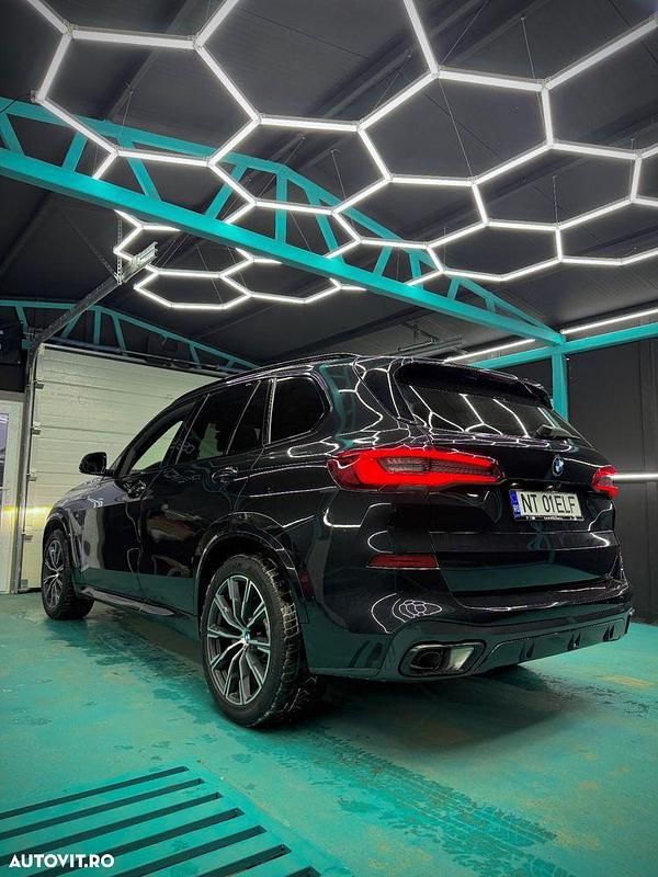 Second-hand BMW X5 Comfort Edition 265 CP (194 kW) 2020 Culoarenegru SUV