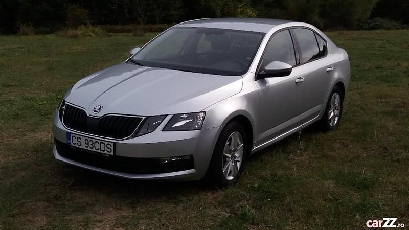 Gri Utilizat 2019 Skoda Octavia Hatchback | 11.950 EUR (Preț bun) - Imagine 1/4