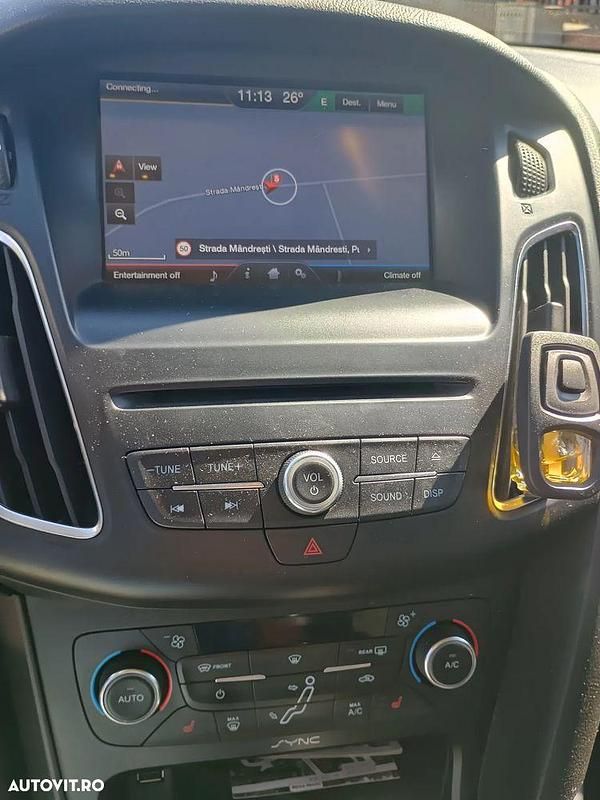 Second-hand Ford Focus 115 CP (84 kW) 2014 Culoarerosu Hatchback