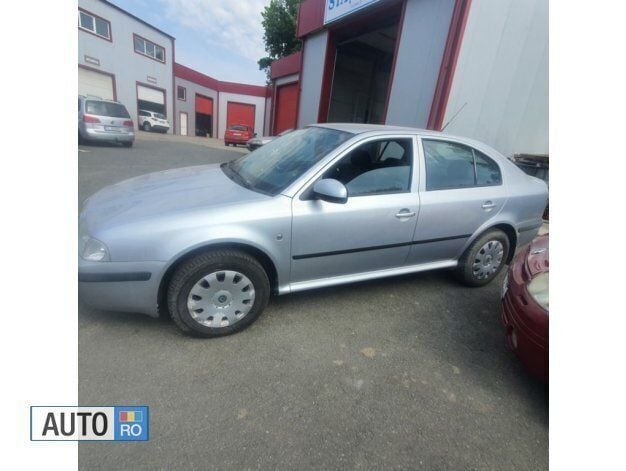 Gri Utilizat 2010 Skoda Octavia Berlinǎ | 1.400 EUR - Imagine 1/2