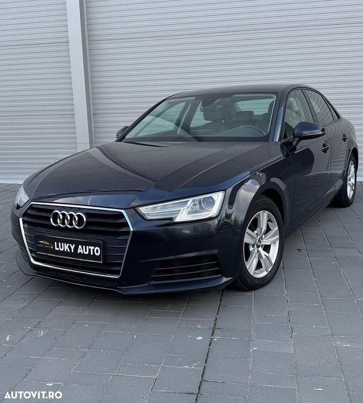 Culoarealbastru Utilizat 2018 Audi A4 Berlinǎ | 15.990 EUR (Preț bun) - Imagine 1/4
