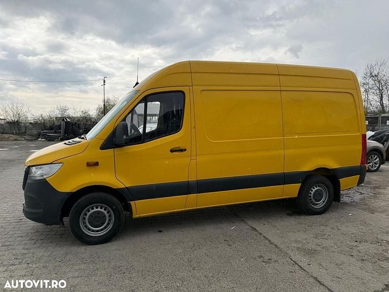 Second-hand Mercedes Sprinter 143 CP (105 kW) 2019 Culoaregalbeuriu Van