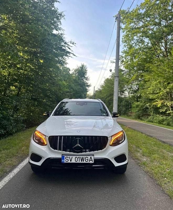 Culoarealb Utilizat 2015 Mercedes GLC220 SUV | 20.700 EUR (Preț OK) - Imagine 1/4