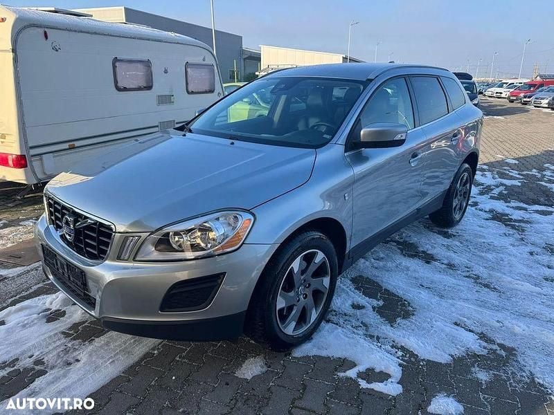 Culoareargint Utilizat 2011 Volvo XC60 Ocean Race SUV | 7.999 EUR (Preț OK) - Imagine 1/4