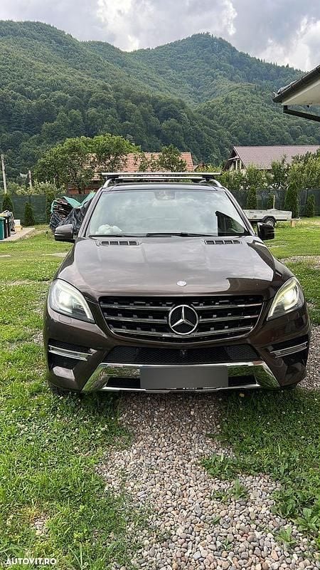 Culoaremaro Utilizat 2013 Mercedes ML350 SUV | 13.900 EUR (Preț bun) - Imagine 1/4