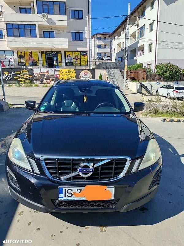 Culoarenegru Utilizat 2011 Volvo XC60 Kinetic SUV | 9.999 EUR (Preț OK) - Imagine 1/4