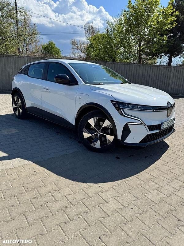 Culoarealb Utilizat 2022 Renault Mégane Equilibre SUV | 18.499 EUR - Imagine 1/4