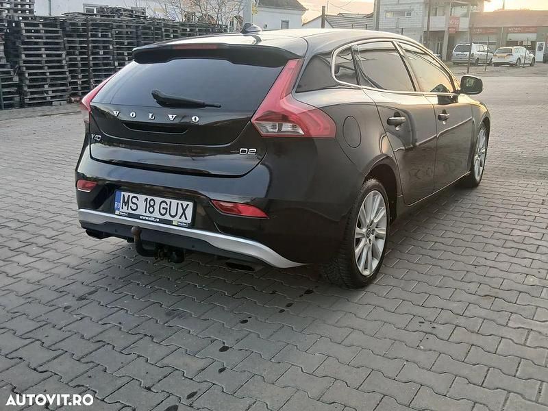 Second-hand Volvo V40 Momentum 115 CP (84 kW) 2014 Culoarenegru Hatchback