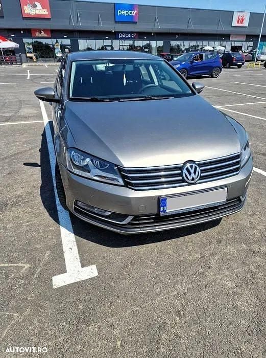 Culoarebej Utilizat 2013 VW Passat Trendline Berlinǎ | 6.300 EUR (Preț OK) - Imagine 1/4