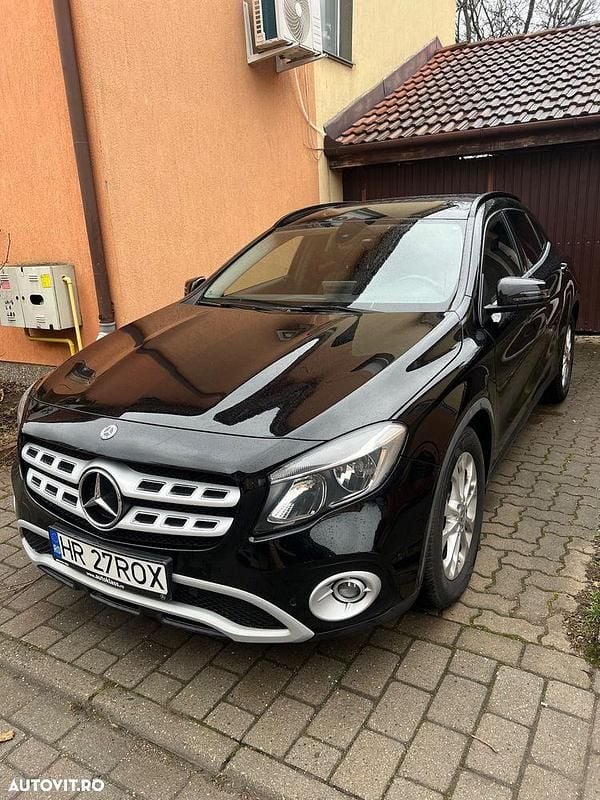 Second-hand Mercedes GLA200 136 CP (100 kW) 2018 Culoarenegru SUV
