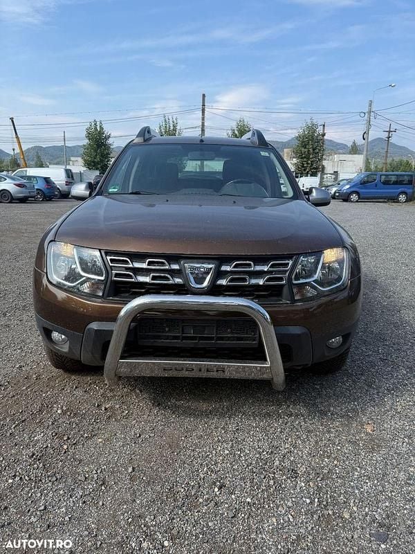 Culoaremaro Utilizat 2015 Dacia Duster Prestige SUV | 5.300 EUR (Preț bun) - Imagine 1/4