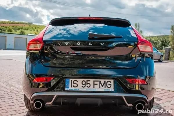 Second-hand Volvo V40 88 CP (64 kW) 2016 Negru Hatchback