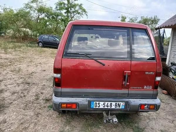 Second-hand Isuzu Trooper 156 CP (114 kW) 2000 Rosu SUV