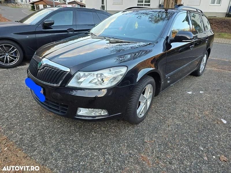 Culoarenegru Utilizat 2012 Skoda Octavia Elegance Break | 4.299 EUR (Preț bun) - Imagine 1/4