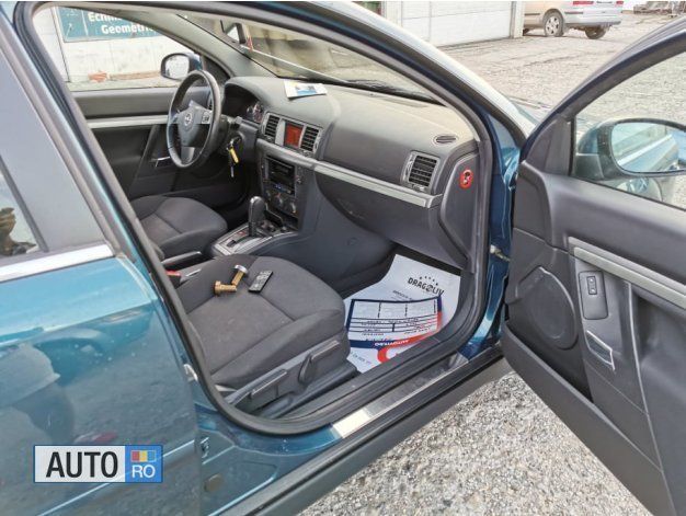 Albastru marin Utilizat 2007 Opel Vectra Break | 2.999 EUR - Imagine 1/4