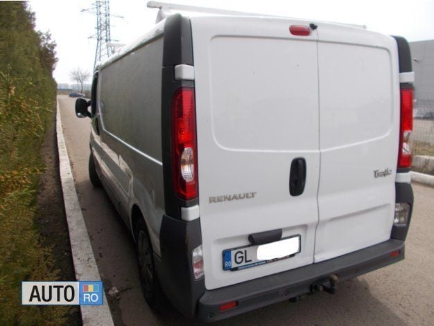Second-hand Renault Trafic 90 CP (66 kW) 2009 Alb Monovolum