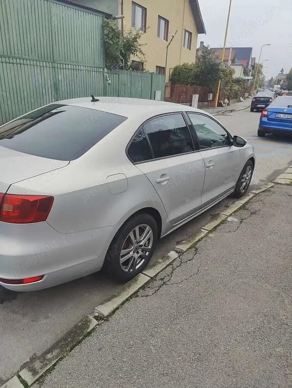 Second-hand VW Jetta 105 CP (77 kW) 2011 Berlinǎ