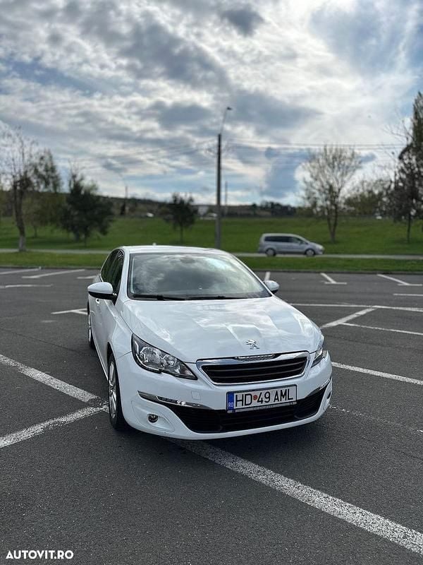 Culoarealb Utilizat 2016 Peugeot 308 Active | 5.800 EUR (Preț bun) - Imagine 1/4