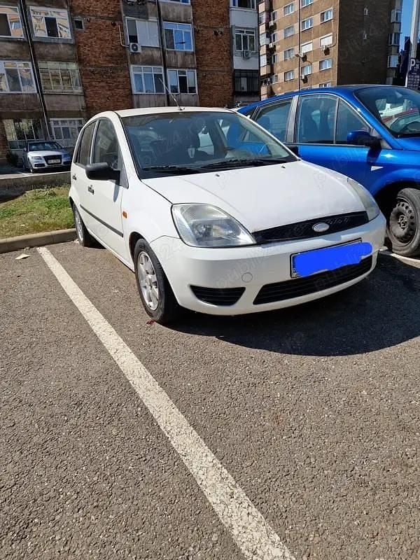 Utilizat 2004 Ford Fiesta Hatchback | 700 EUR (Preț bun) - Imagine 1/3