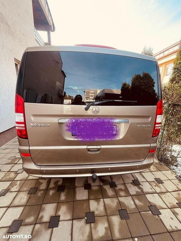 Second-hand Mercedes Viano 163 CP (119 kW) 2011 Culoaregalbeuriu Monovolum