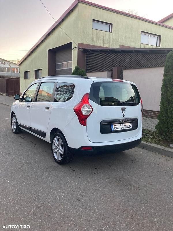 Second-hand Dacia Lodgy Lauréate 115 CP (84 kW) 2021 Culoarealb Monovolum