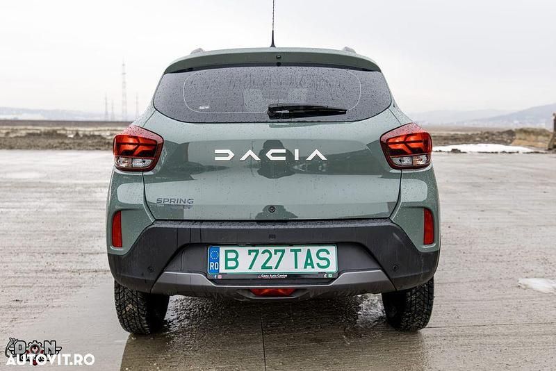 Second-hand Dacia Spring Expression 33 kW (45 CP) 2023 Culoareverde Hatchback