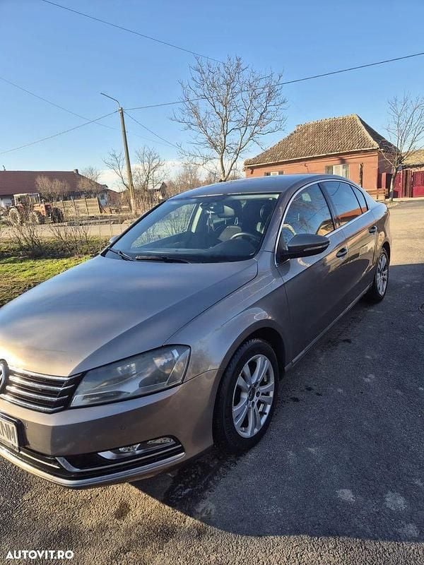 Second-hand VW Passat Highline 210 CP (154 kW) 2011 Culoaremaro Berlinǎ
