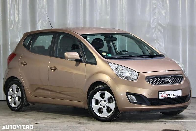Second-hand Kia Venga Platinum Edition 128 CP (94 kW) 2010 Culoarebej Hatchback