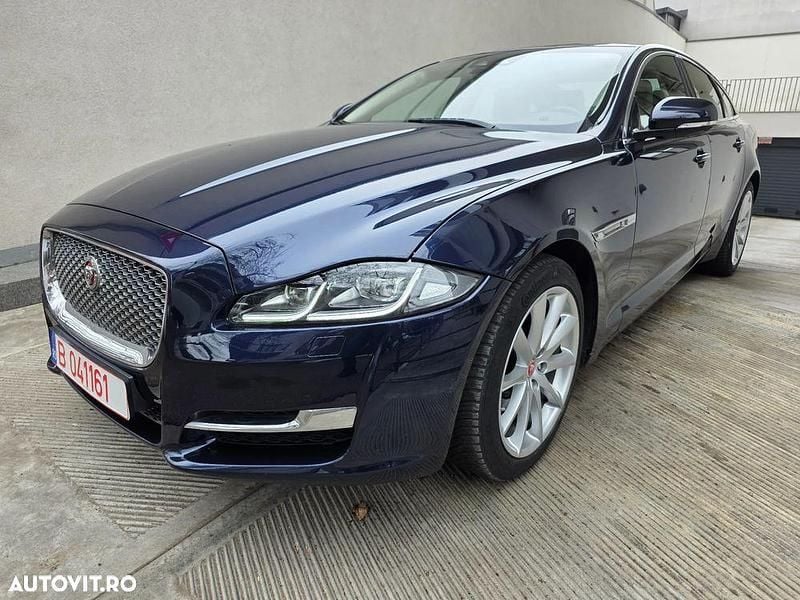 Second-hand Jaguar XJ Premium Luxury 300 CP (220 kW) 2018 Culoarealbastru Berlinǎ
