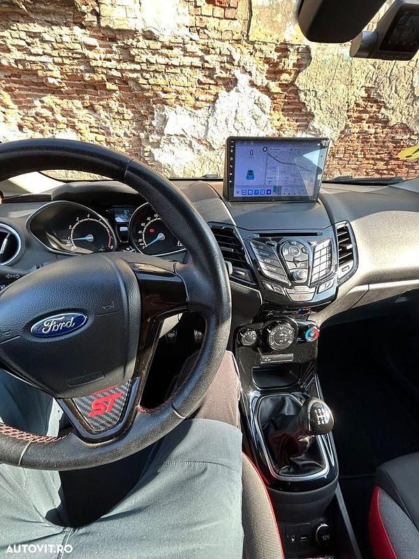 Second-hand Ford Fiesta 140 CP (102 kW) 2015 Culoarenegru Coupe