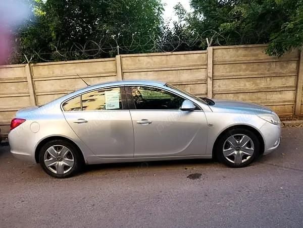 Gri Utilizat 2010 Opel Insignia Berlinǎ | 3.000 EUR (Super Preț) - Imagine 1/4