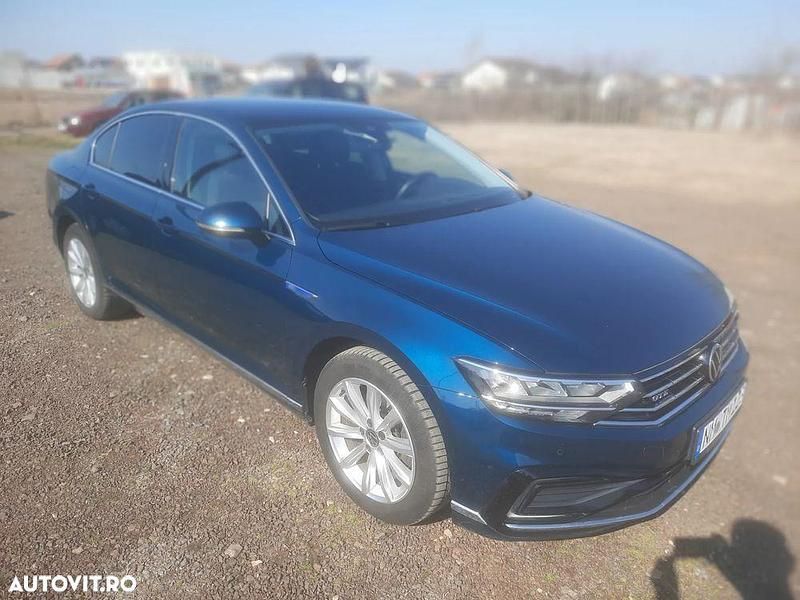 Second-hand VW Passat GTE 218 CP (160 kW) 2022 Culoarealbastru Berlinǎ